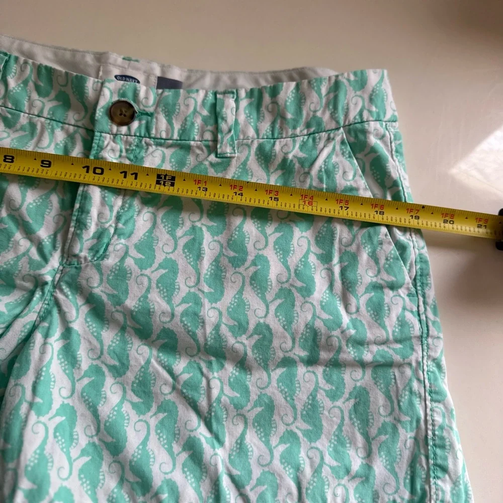 Old navy shorts, size 6